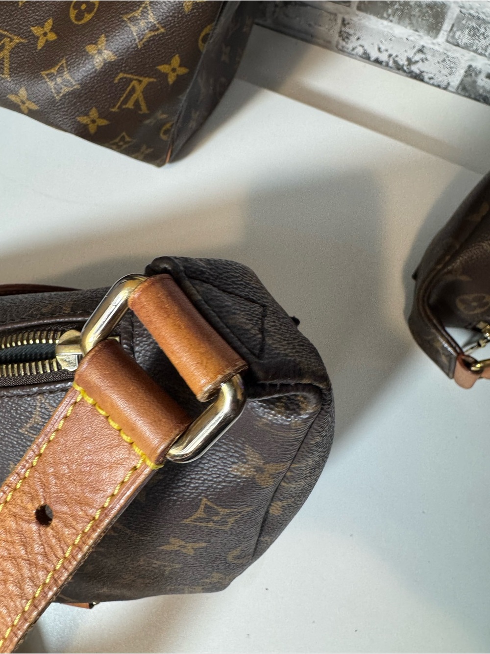 Louis Vuitton Monogram bumbag - Picture 10 of 15